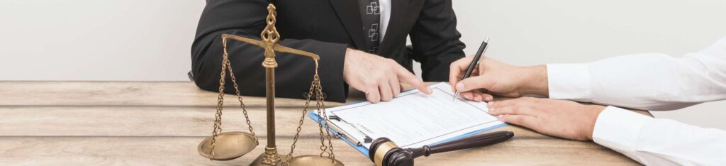 balança judicial calculando a distribuição de herança