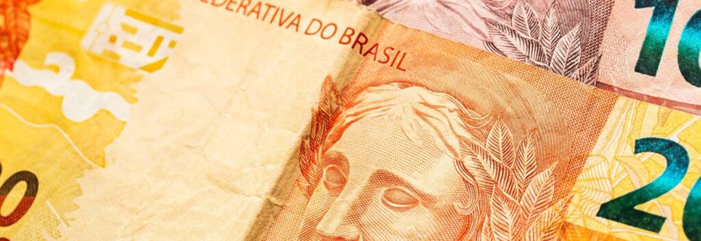 foto em close de reais brasileiros