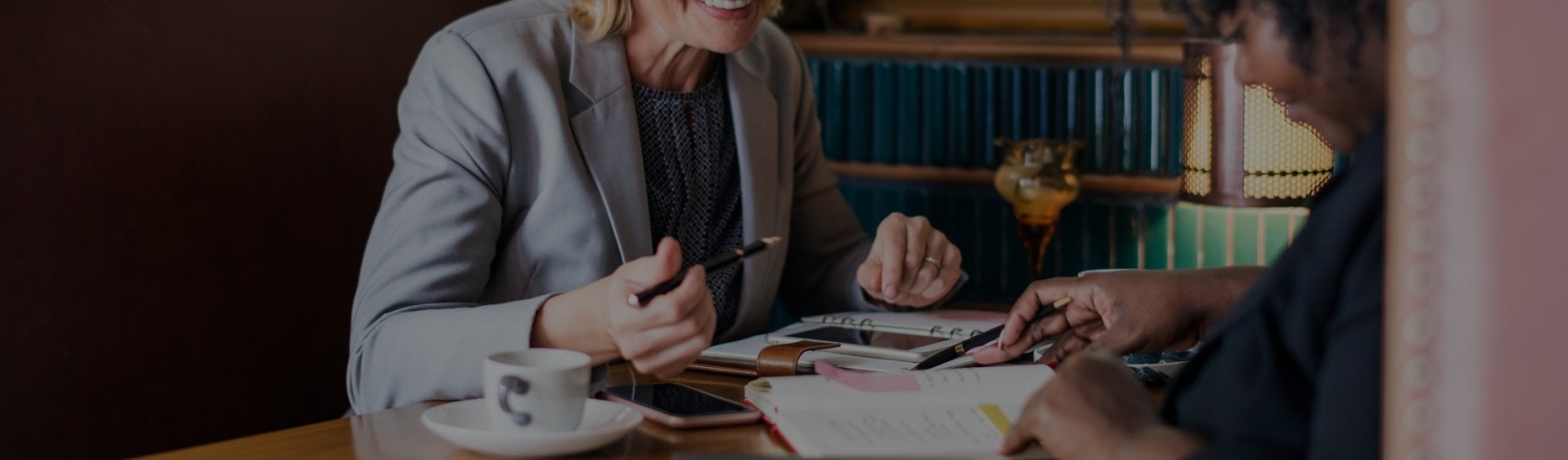 Advogado de inventário auxiliando um cliente com sua herança.