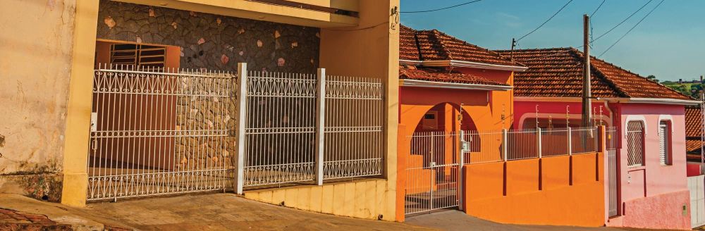 uma fileira de casas no Brasil